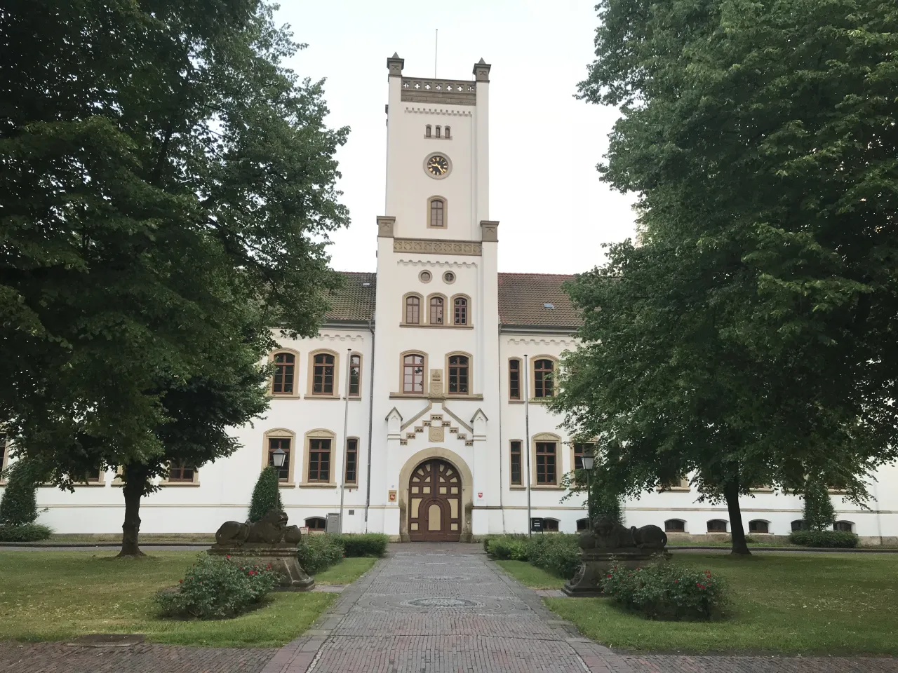 Das Auricher Schloss — Sitz der Verwaltung im Herzen Ostfrieslands