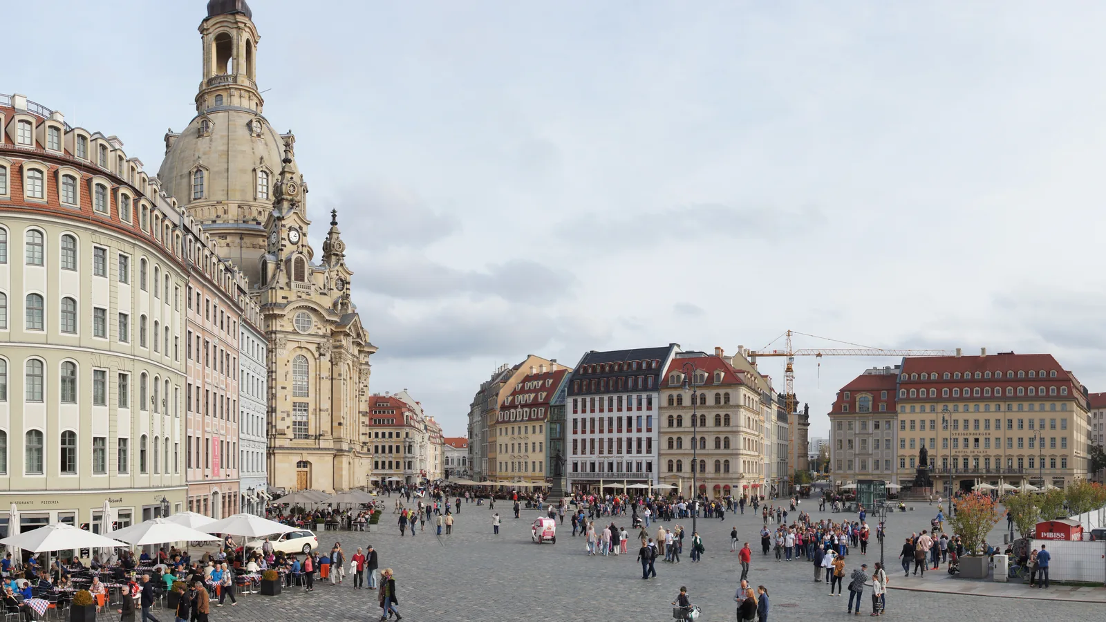 Der Neumarkt mit der Frauenkirche in Dresden