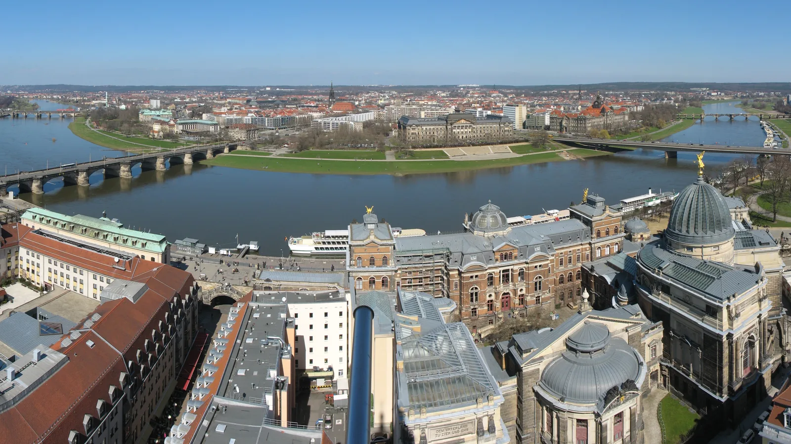 Panorama von Dresden an der Elbe