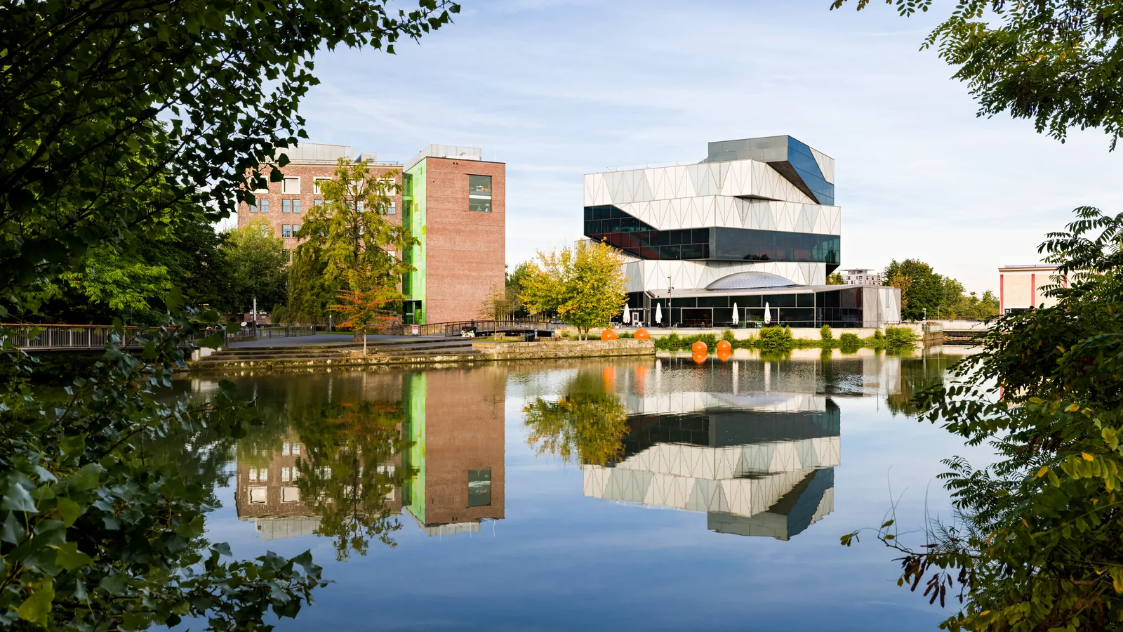 Die experimenta am Neckar in Heilbronn — Wahrzeichen der modernen Wissensstadt
