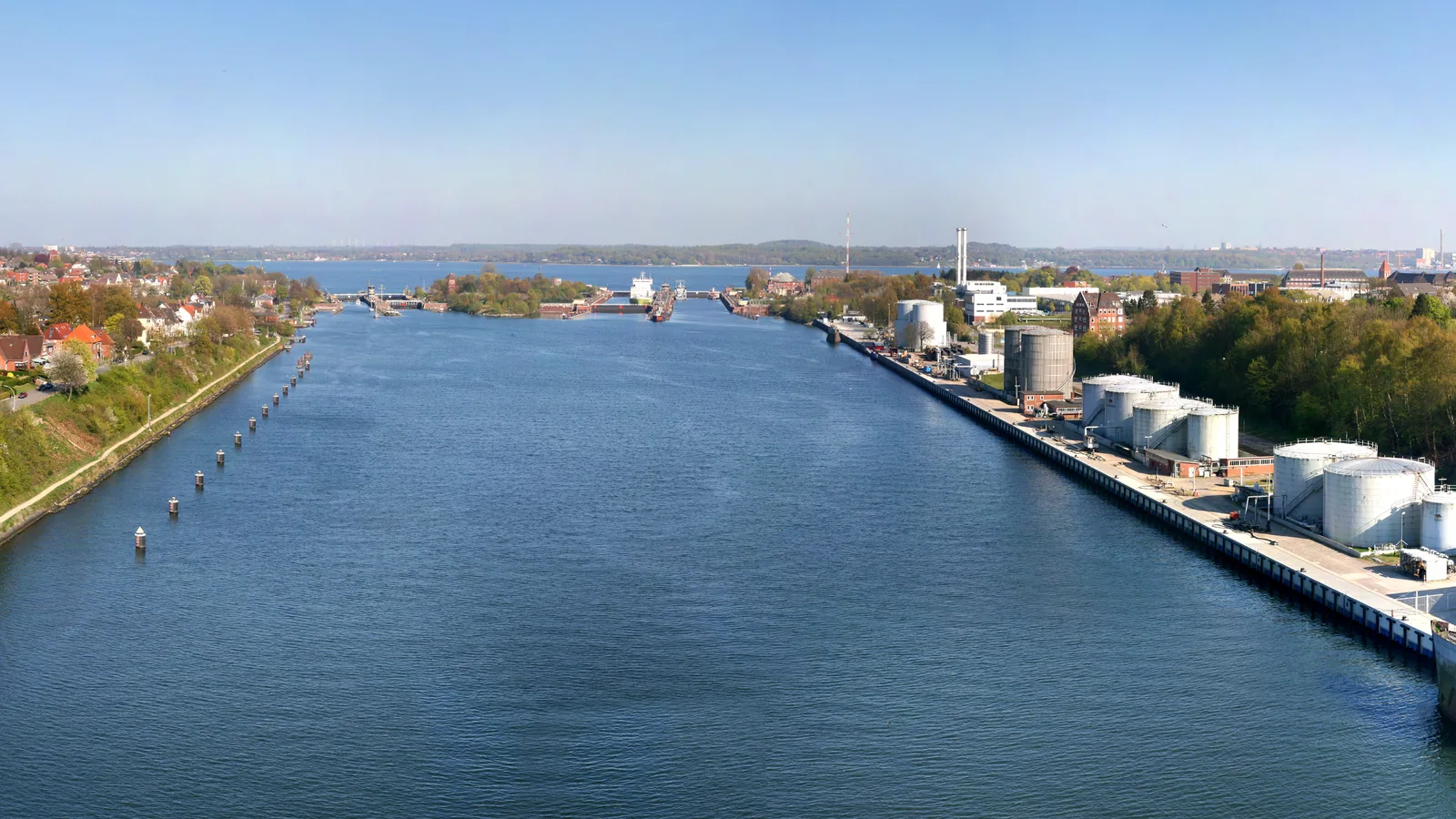 Panorama am Nord-Ostsee-Kanal bei Kiel-Holtenau