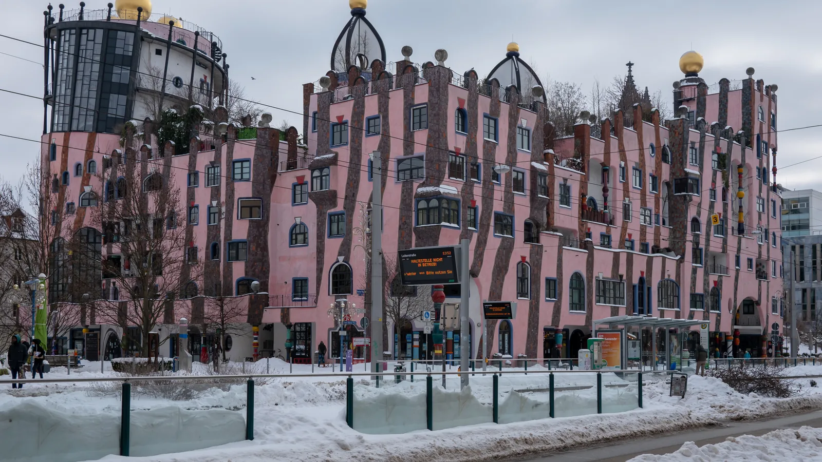 Die Grüne Zitadelle von Hundertwasser in Magdeburg
