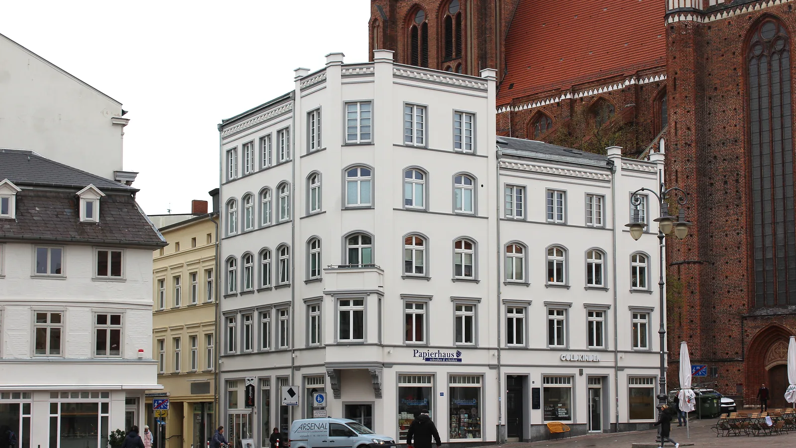 Häuser am Markt mit Blick auf den Schweriner Dom