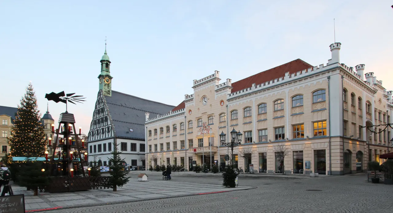 Hauptmarkt in Zwickau mit Rathaus und Gewandhaus